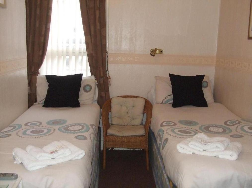 Fern Villa Hotel - Albert Road Blackpool Exteriör bild