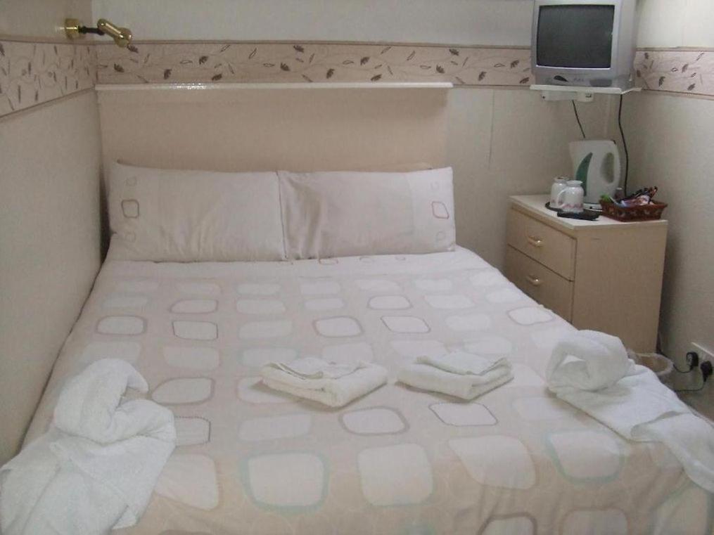 Fern Villa Hotel - Albert Road Blackpool Exteriör bild