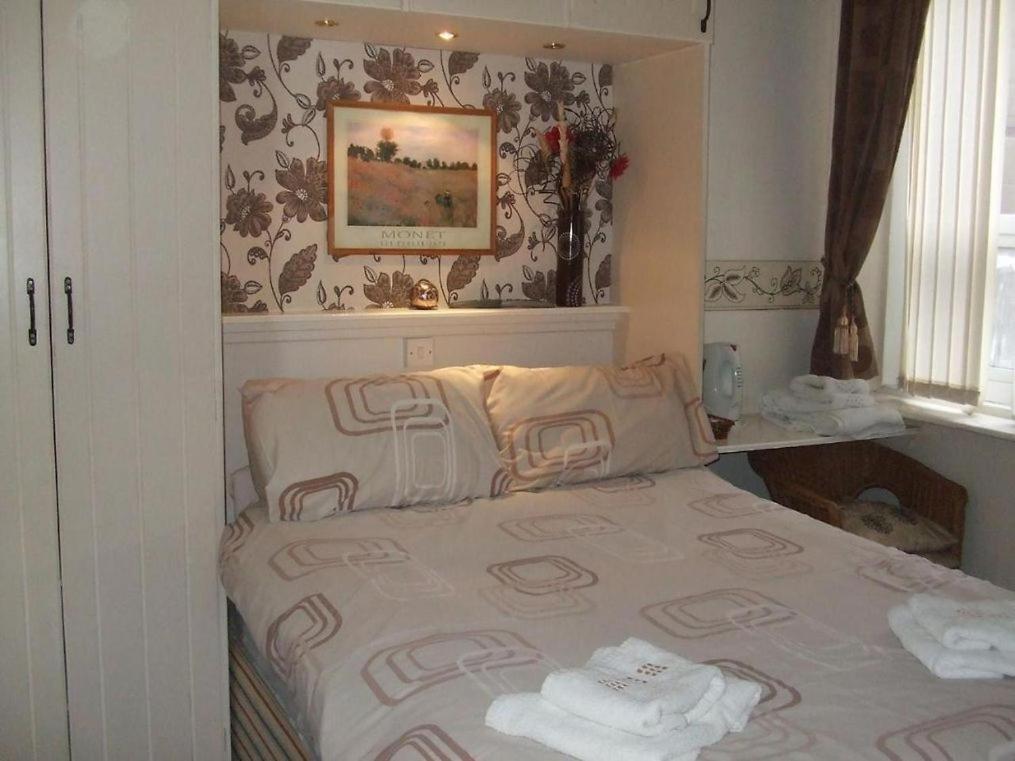 Fern Villa Hotel - Albert Road Blackpool Exteriör bild