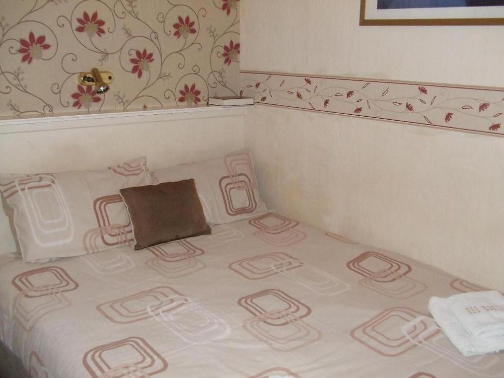 Fern Villa Hotel - Albert Road Blackpool Exteriör bild
