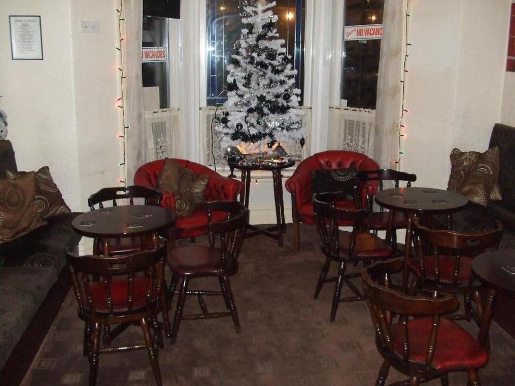 Fern Villa Hotel - Albert Road Blackpool Exteriör bild