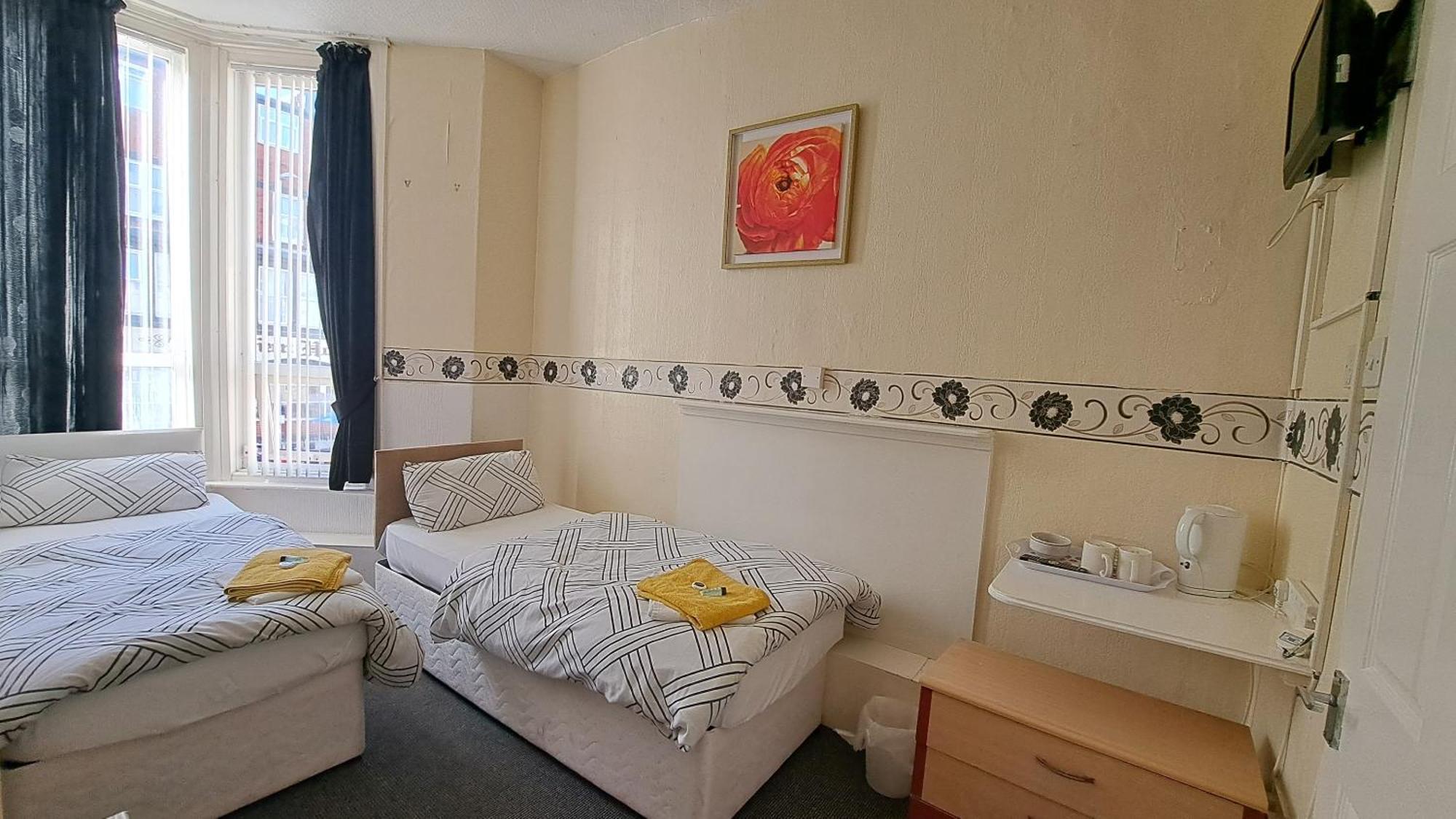 Fern Villa Hotel - Albert Road Blackpool Exteriör bild