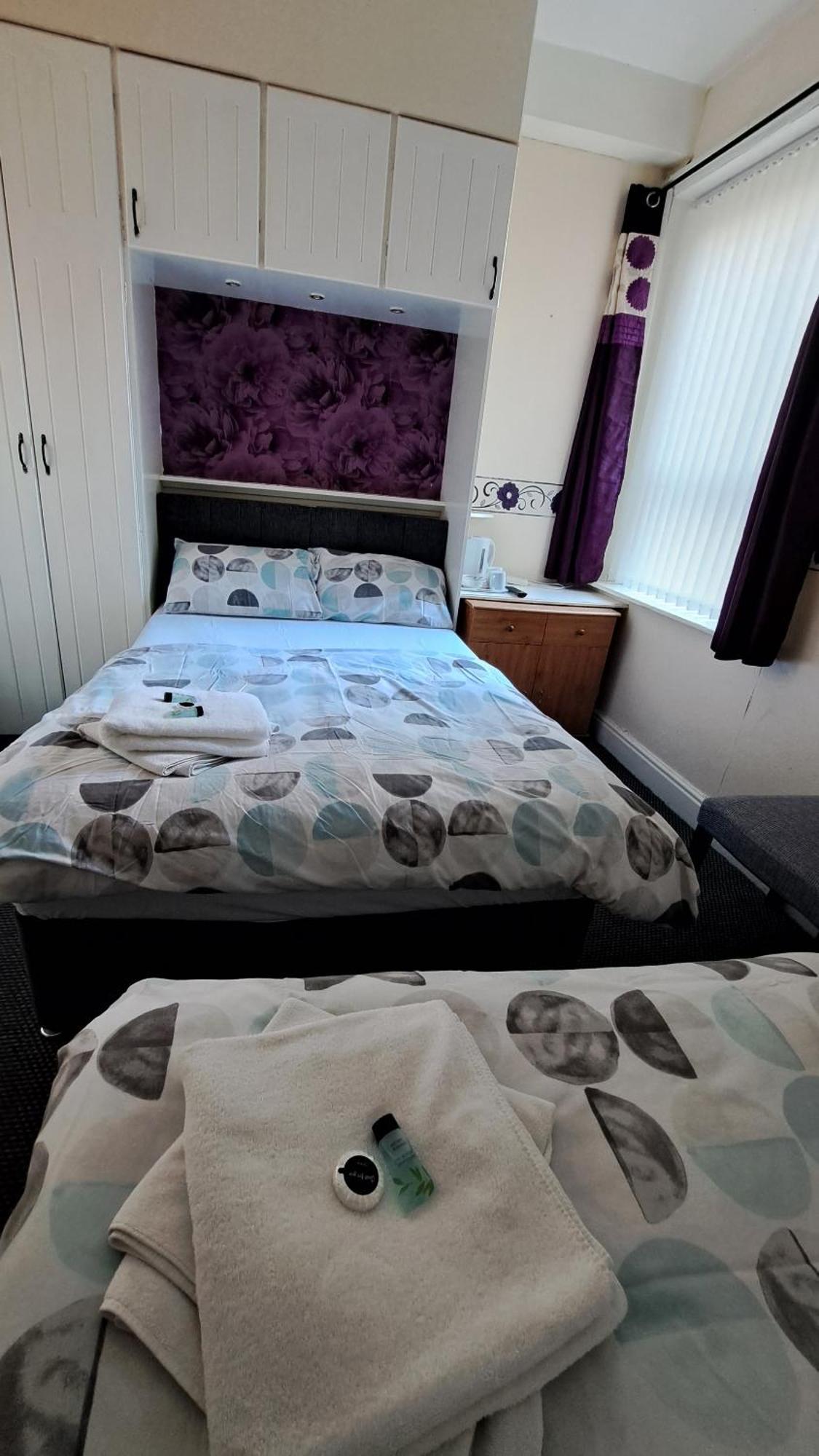 Fern Villa Hotel - Albert Road Blackpool Exteriör bild