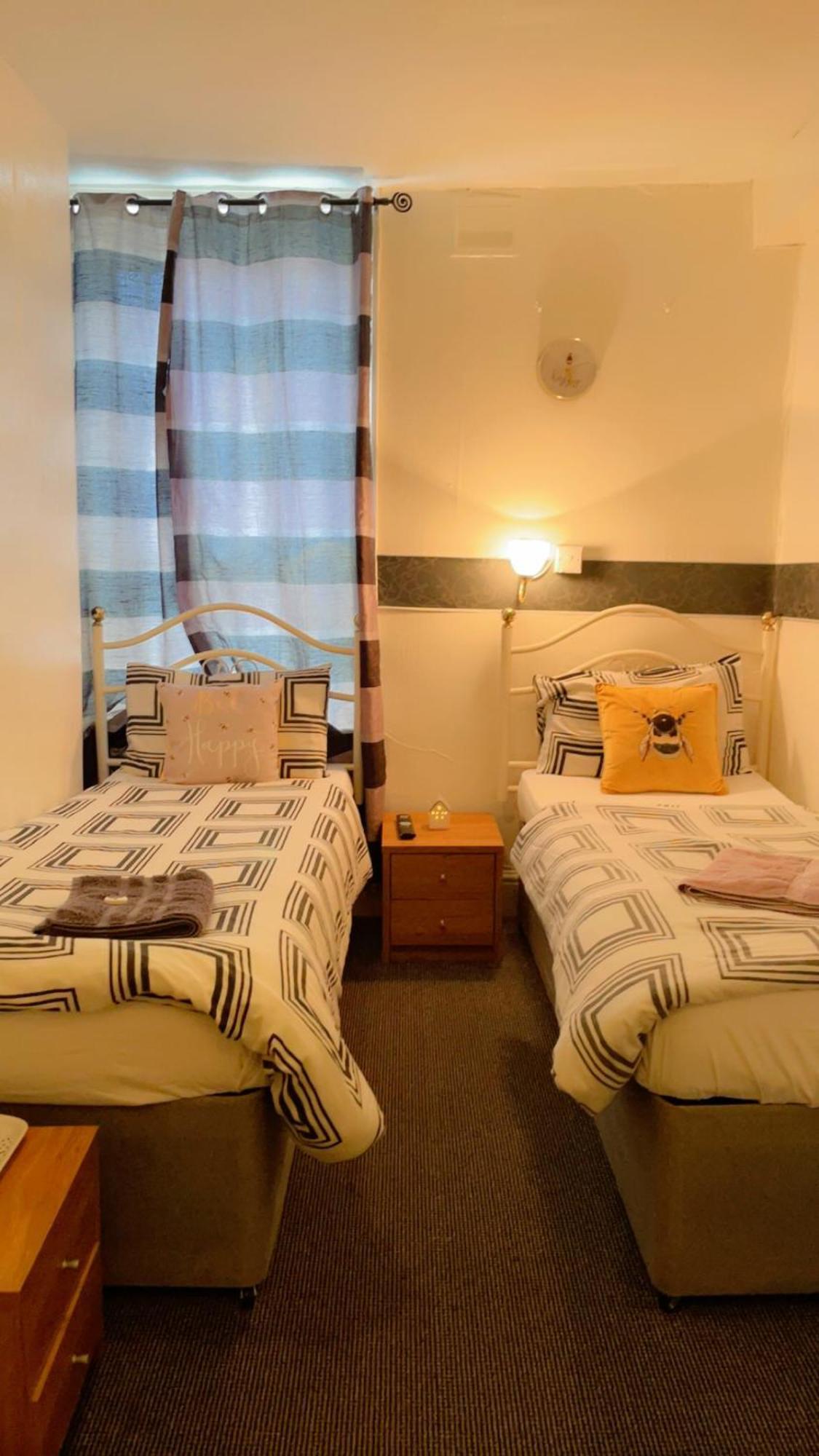 Fern Villa Hotel - Albert Road Blackpool Exteriör bild