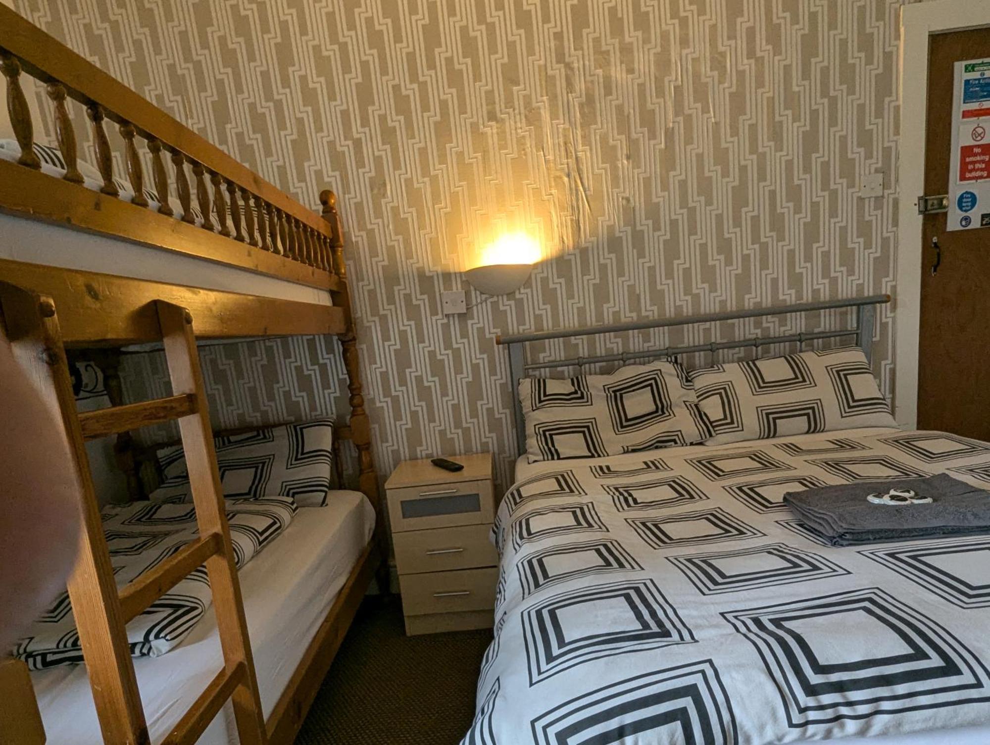 Fern Villa Hotel - Albert Road Blackpool Exteriör bild