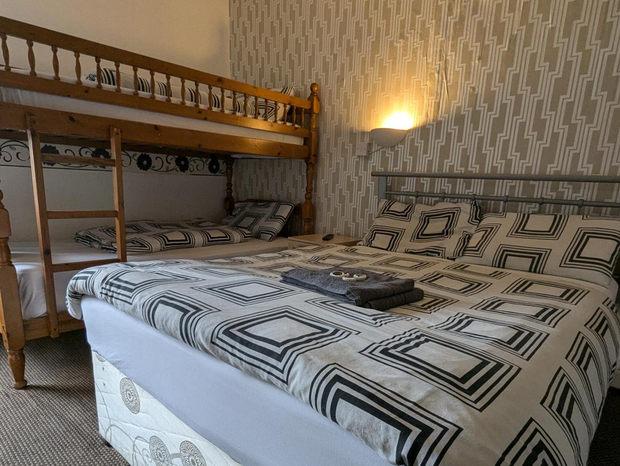 Fern Villa Hotel - Albert Road Blackpool Exteriör bild