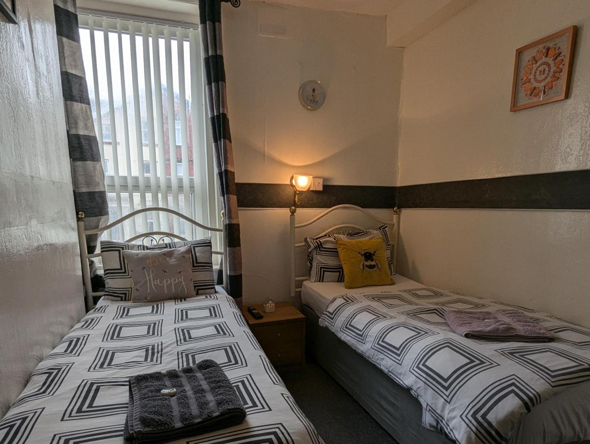 Fern Villa Hotel - Albert Road Blackpool Exteriör bild